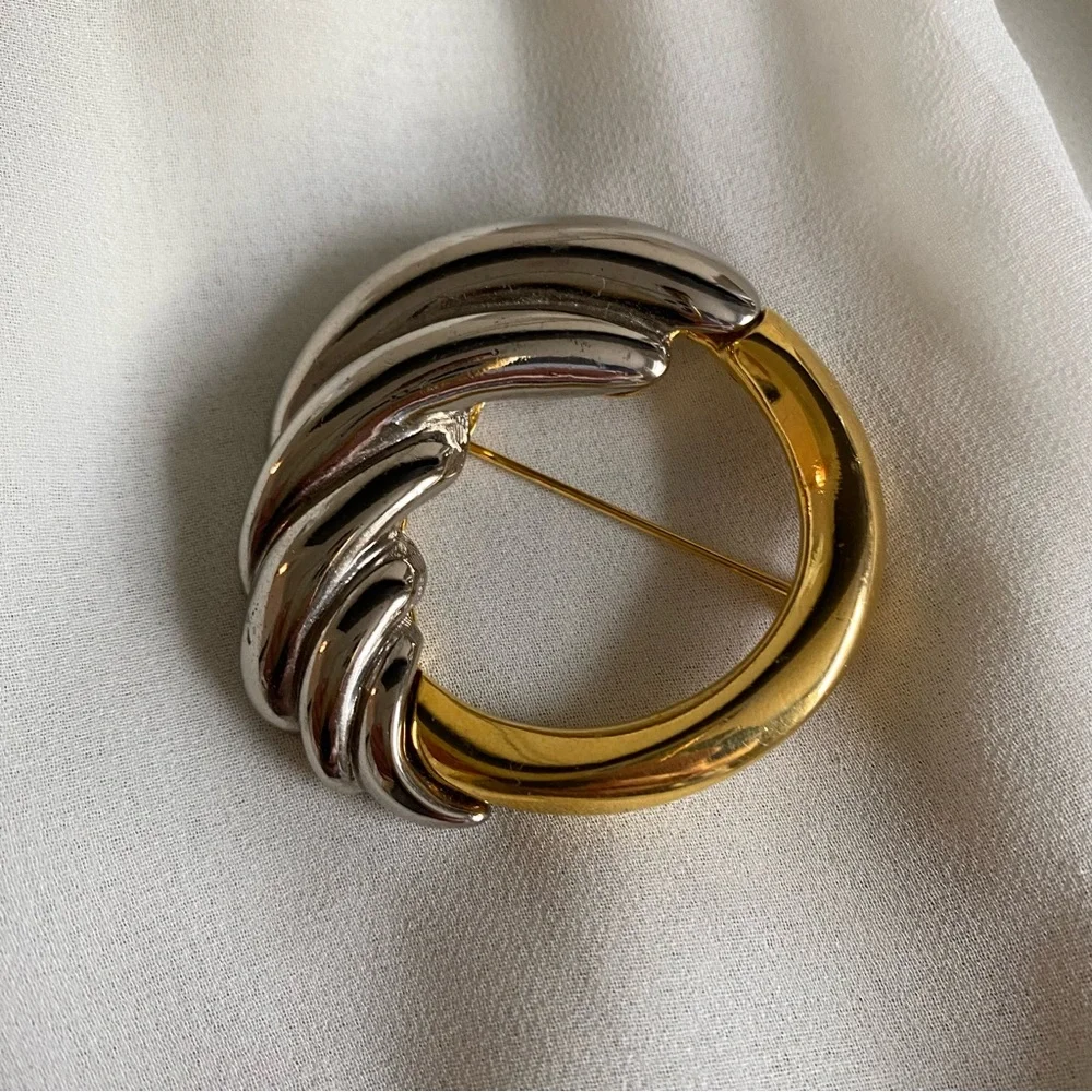 Vintage Two‑Tone Circle Brooch | Gold & Silver Textured Pin